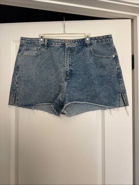 PrettyLittleThing Washed Blue High-Rise Denim Cutoff Shorts